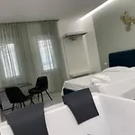 Maison De Luxe Bed & Breakfast 4*