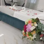 Maison De Luxe Bed & Breakfast 4*