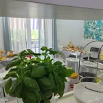 Maison De Luxe Bed & Breakfast 4*