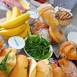 Bed & Breakfast Maison De Luxe 4*