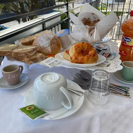 Maison De Luxe Bed & Breakfast 3*