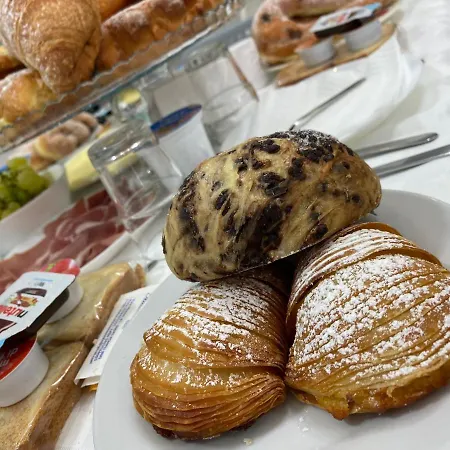Maison De Luxe Bed & Breakfast 3*
