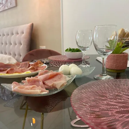 Maison De Luxe فندق مبيت وإفطار بومبيي