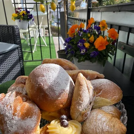 Bed & Breakfast Maison De Luxe 4*