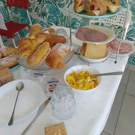 Maison De Luxe Bed & Breakfast 4*