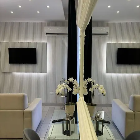 Maison De Luxe فندق مبيت وإفطار بومبيي