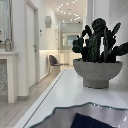 Maison De Luxe Bed & Breakfast 4*