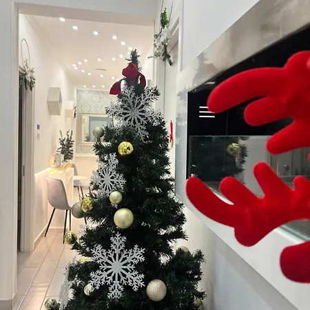 Maison De Luxe Bed & Breakfast 4*