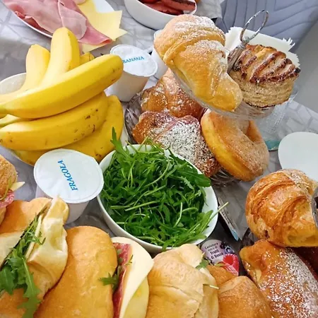 Bed & Breakfast Maison De Luxe 4*