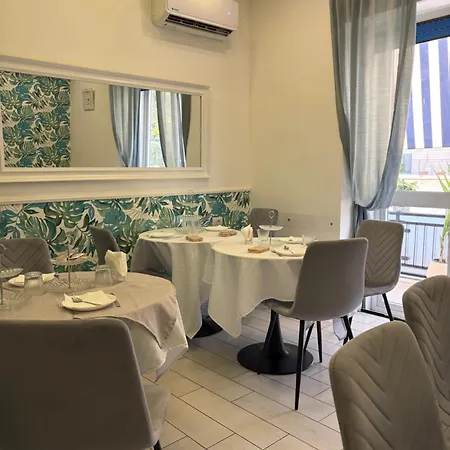 Bed & Breakfast Maison De Luxe 4*