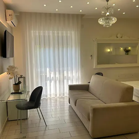 Maison De Luxe Bed & Breakfast 4*