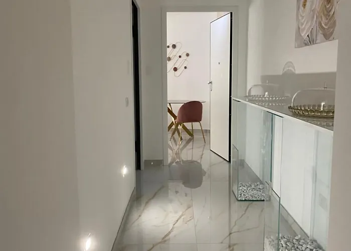 Bed & Breakfast Maison De Luxe 4*