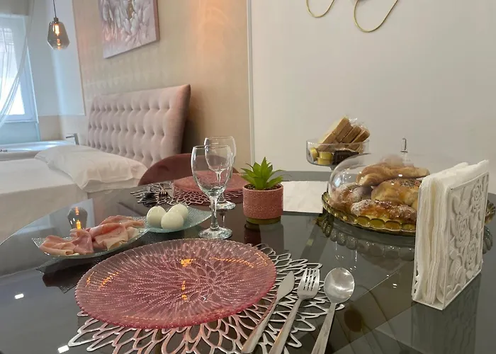 Maison De Luxe Bed and Breakfast 4*