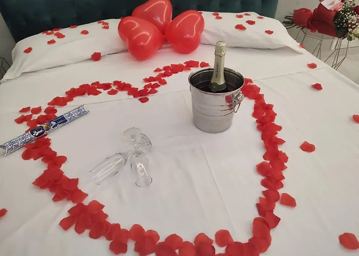 Maison De Luxe Bed and Breakfast 4*